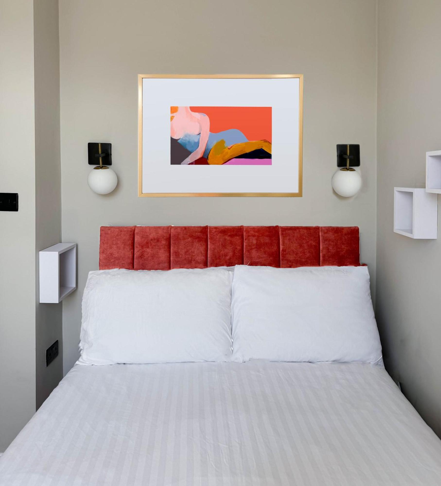 Bright Flat Close To Hyde Park Apartment